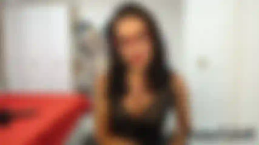 Cbt avec ceinture en cuir marron et pagaie en bois.