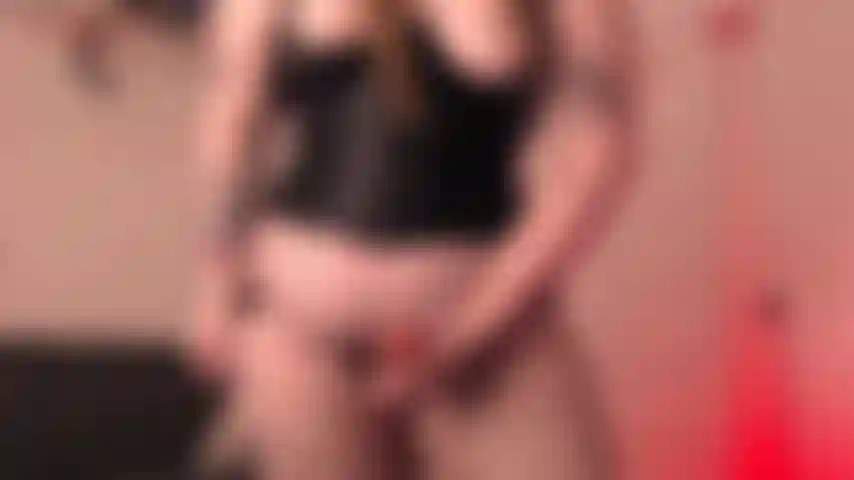 Ton corps, mon choix… mistress maisie wilder est d'humeur à décharger son agressivité et à t'utiliser comme son trou personnel, que tu le veuilles ou non....
