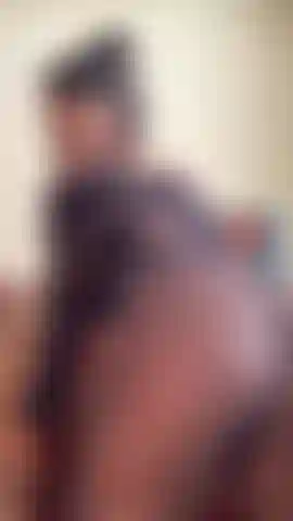 Joi seins nus + gorge profonde + jeu de chatte et twerk.