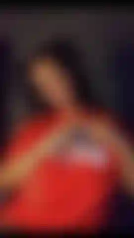 Une milf nue twerk et doigtée.