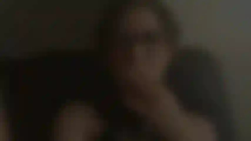 Maîtresse donne la permission de jouir + de fumer.