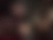 Renifle l'intérieur de mes bottes en cuir. Mets ton nez dans la fermeture éclair et respire l'odeur de mes pieds.