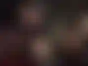 Renifle l'intérieur de mes bottes en cuir. Mets ton nez dans la fermeture éclair et respire l'odeur de mes pieds.