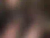 Maîtresse veut une salope pour ses pieds incroyablement sexy en collants noirs transparents. Renifle-les, lèche-les, goûte la sueur de mes bas et ouvre ta bouche pour que je les baise avec tes pieds.