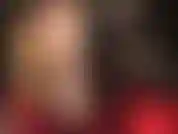 Maîtresse enveloppe votre bite d'esclave dans des bas en nylon pour la caresser si bien tout en taquinant avec ses incroyables jambes et son cul en collants brillants.