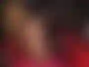 Une dominatrice en latex. Une déesse en latex semi-transparent et noir.