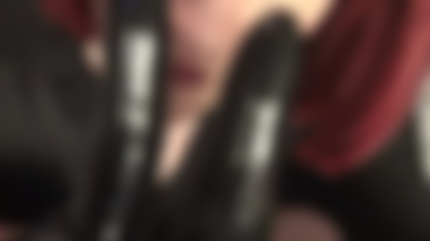 Gants en latex noir, expérience fétichiste intense.