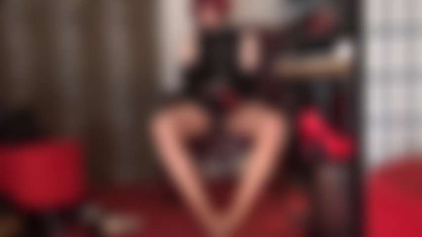 Domination strapon, sph, pieds, fétichisme des collants - la bbc de la maîtresse habillée d'un joli bas rouge vous excite mais dès que la maîtresse enfile une paire de collants jaunes cachant son énorme bite en nylon en dessous... Oh mon dieu !