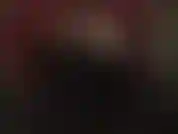 Les gants en satin noir sont ta faiblesse.