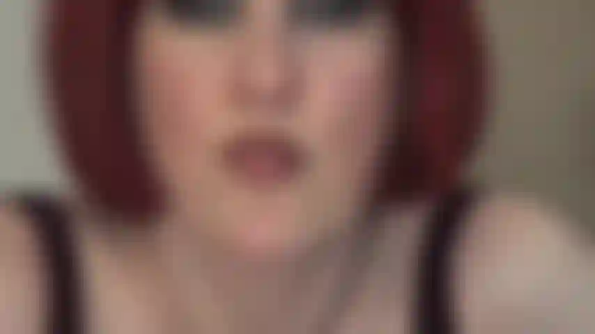 Tu es accro à ma délicieuse salive - ta bouche s'ouvre automatiquement pour boire chaque goutte.