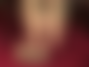 Avec mes mules en daim sexy et mes beaux pieds en nylon parfumés. Avec l'arôme brillant des collants usés et l'odeur de cuir de mes chaussures... Le paradis pour mes soumis amoureux des pieds.