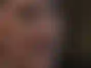 Des lèvres sensuelles au rouge à lèvres foncé, un fétichisme de la langue, une hypnose buccale avec un jeu de crachat.