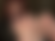 Les pieds nus et savoureux de maîtresse avec de la salive - nettoyez-les, inhalez leur parfum enivrant, sucez mes jolis orteils et buvez ma délicieuse salive de mes semelles.