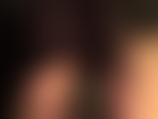 Une allumeuse sous la jupe ! N'aimeriez-vous pas apercevoir sous la jupe de votre maîtresse ? Voici une allumeuse sensuelle et sexy qui vous fera mal au sexe.