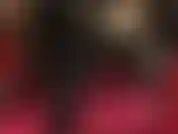 Je viens en rampant pour adorer les hautes bottes brillantes de ma maîtresse, embrasser la semelle, sucer le talon, lécher le long de la tige... Jusqu'à mes cuisses fermes recouvertes de nylon.