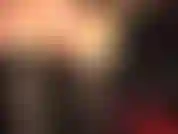 Cette énorme bite blanche est pour toi ! Suce-la par derrière, suce-la par devant, embrasse mon cul, ouvre grand pour prendre cette énorme bite palpitante dans ta gorge.