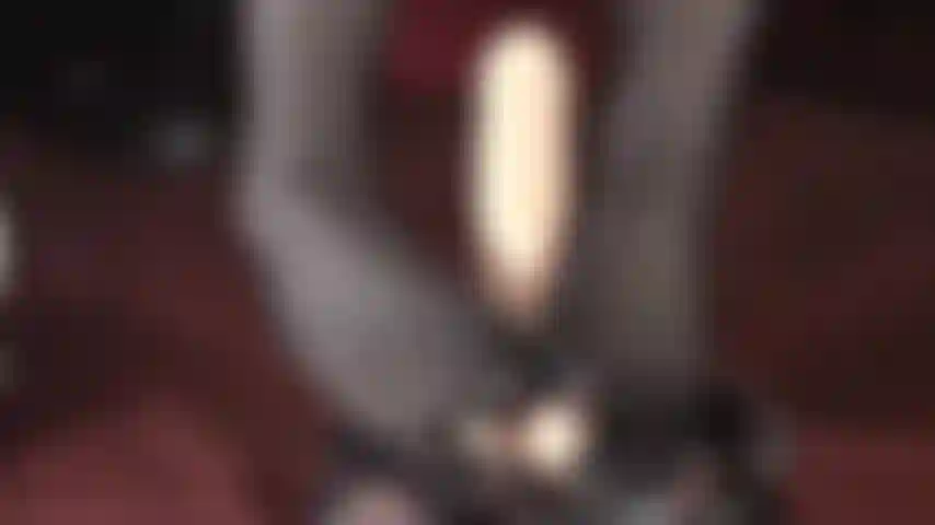 Branlette avec des pieds en collants – ma maîtresse offre à ta bite d'esclave endolorie une branlette avec des pieds en nylon noir. Rassurez-vous, elle vous en fera profiter jusqu'à la dernière goutte.