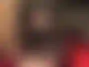 Assise sur le visage et branlette avec des gants en latex sur une vraie bite - tout en trayant sa bite à sec avec des gants en caoutchouc noir, la maîtresse s'assoit sur son visage. ( Ce contenu exclusif est uniquement disponible ici.).