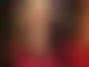 Des semelles en nylon souples dans des collants dorés brillants - profitez des meilleures jambes et pieds en nylon brillant glissant dans et hors de mules en cuir sexy et taquinant avec des fesses vêtues de collants.