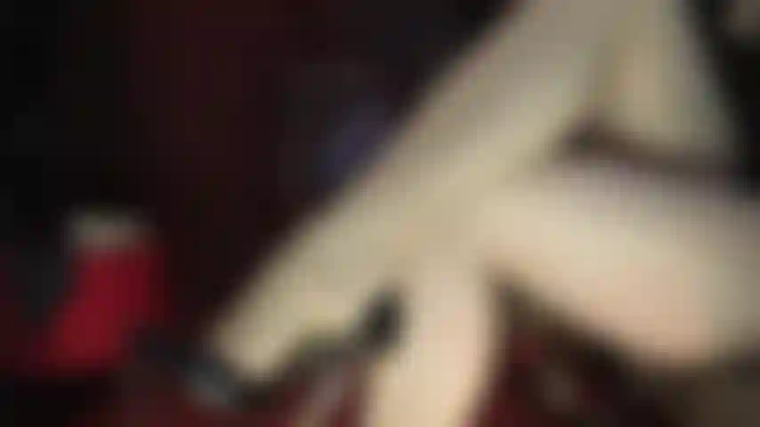 Sexe jambes croisées - tu es tellement envoûté par les jambes en collants fins de la déesse, elle t'a piégé entre elles pour une traite dont tu as toujours rêvé. (Femdom, nylons, adoration des jambes, gode, stilettos, talons hauts, jambes en nylon, joi, jambes sexy).