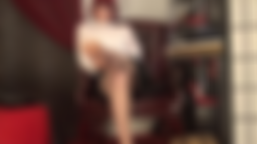 Accro aux merveilleux pieds nus de ma maîtresse – ton addiction aux pieds et aux jambes nus de ma maîtresse est évidente. Taquinant lentement, exactement comme ma maîtresse veut que tu taquines le sperme de ta bite d'esclave.