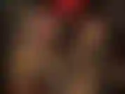 Attachée avec un énorme gode noir - la maîtresse vivian enfonce sa grosse bite noire directement dans ton trou du cul serré.