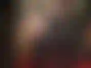 Maîtresse en body latex, bas porte-jarretelles et bottes hautes – je bave à la vue de mon corps en latex. Tu vas avoir besoin de toute la salive possible pour avaler mon gros gode ceinture.