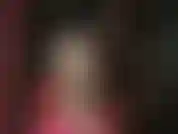 Une mini-jupe en latex noir brillant associée à des collants blancs... Je vide tes couilles pleines...