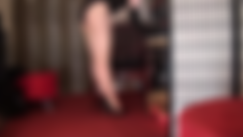 Collants nude avec couture arrière noire et culotte en dentelle - caressez-vous pour cette séduisante bonneterie taquine dans de magnifiques nylons transparents à coutures.