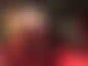 Des bottes en cuir rouge et un culte du cul.