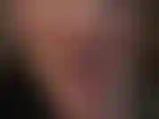 Accro à la délicieuse salive de la maîtresse vivian - la maîtresse porte du latex noir chaud et taquine avec sa langue et sa bouche, vous nourrissant de beaucoup de délicieuses salives.