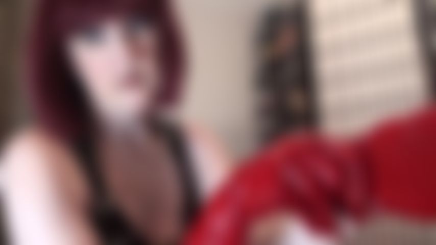 Jeu de crachat, gants en latex rouge et branlette.