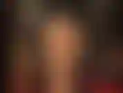 Tandis que tu t'agenouilles derrière moi, prends ma grosse bite au fond de ta bouche jusqu'à ce que ton nez atteigne mon cul. Renifle pendant que tu utilises ta gorge pour masser ma bite.