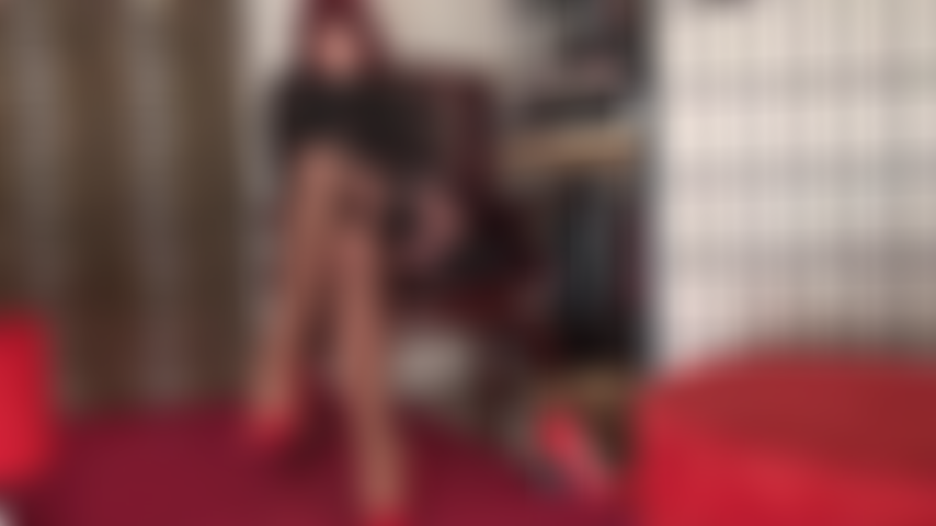Silky stocking seduction - Mistress Vivian knows how you can't keep your eyes off her legs and feet when they are clad in nylon layers, stockings and garters.