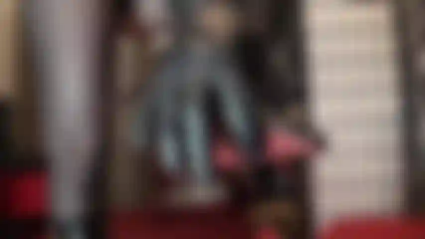 Adoration des bottes, collants résille, fétichisme des pieds, branlette, branlette avec les pieds et adoration des aisselles - des bottes de la maîtresse vivian à l'adoration, en passant par le fait d'avoir votre bite maltraitée par ses mains et ses pieds gantés jusqu'à goûter ses aisselles moites - vous pouvez vous adonner à tous vos fétiches.