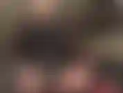 Viens ici ma jolie salope de poule mouillée. Vêtue de cuir noir et de nylon sexy, maîtresse va te nourrir de son gode ceinture noir, avec 20 cm le plus petit de sa collection. Ouvre ta bouche et suce-la.