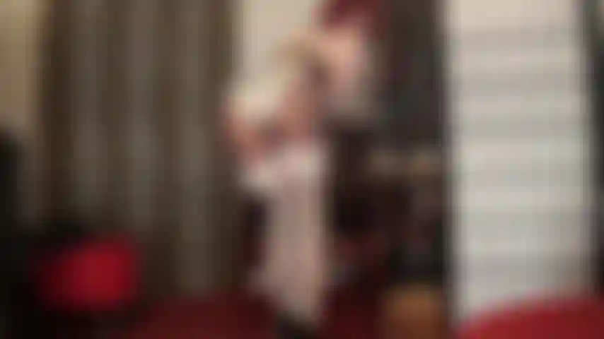 Culotte en satin, gants soyeux, bas en dentelle et plaisir oral - maîtresse vivian séduit en soutien-gorge, sous-vêtements en satin brillant et bas nylon pour vous transformer en la meilleure bouche suceuse de bite que le monde ait jamais vue.