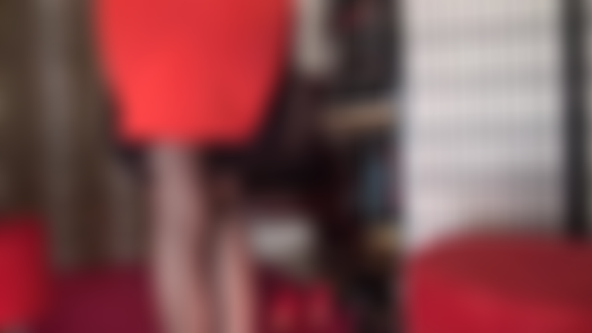 Des bas en dentelle sur des collants brillants – des couches de nylon, c'est tellement amusant ! J'adore voir et toucher les différents motifs et matières. Mmmm…