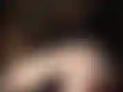 Admirez mes longues jambes sexy en bas et jarretelles vintage, mes beaux pieds en bas nylon et talons. Alors regardez-moi retirer lentement ces bas pour arriver à mes pieds et jambes nus.