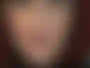 Bois la délicieuse salive qui coule de ma langue. C'est le genre de baiser que tu recevras de ta dominatrice.