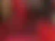 Fétichiste des pieds et domination du strapon - profitez de cette énorme bite noire poussée par la maîtresse vivian tout en se tenant sur la pointe des pieds, montrant ces incroyables arches hautes dans des collants transparents sexy.