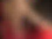 Si les collants nude extra-transparents et brillants sont votre faiblesse, ceci est pour vous ! Ces nylons sont tellement transparents que vous les remarquez à peine. Regardez votre déesse vous taquiner si lentement avec ses pieds, ses jambes et son cul. Super sexy !