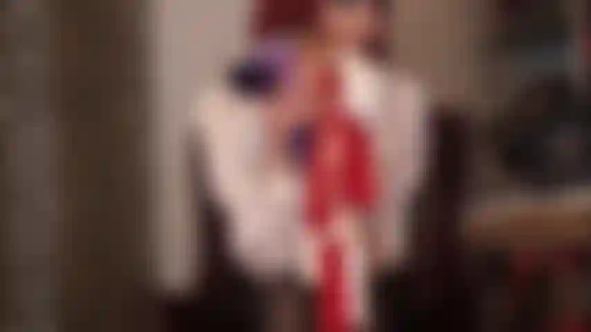 Une branlette avec des gants en satin - la sensation soyeuse d'une paire de gants en satin caressant doucement votre bite, vos couilles, votre cul...