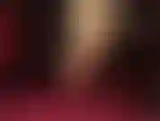 J'adore mes pieds en collants et mes sandales rouges à brides. Ma maîtresse pointe et recourbe ses jolis orteils, mettant en valeur ses magnifiques arches hautes en bas nylon nude.