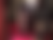 Une allumeuse sensuelle en bas nylon vintage, jarretières et fétichisme des pieds.