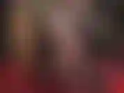 Pour tous les amoureux du cul, un string étriqué, associé à des jarretelles et des bas. Regarde ces gants doux te taquiner et te torturer. Tu n'en as jamais vu autant et tu paieras cher pour ça.