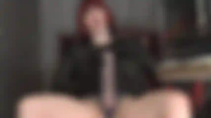 Ta dose quotidienne de lait de bite est là. Maîtresse, la nourricière de sperme, a besoin de ta bouche pour déposer son sperme.