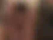 J'embrasse et j'adore mon cul en jupe moulante en lycra noir et en collants résille sexy, ainsi que mes pieds. Je jouis avec mes doigts à la fin.