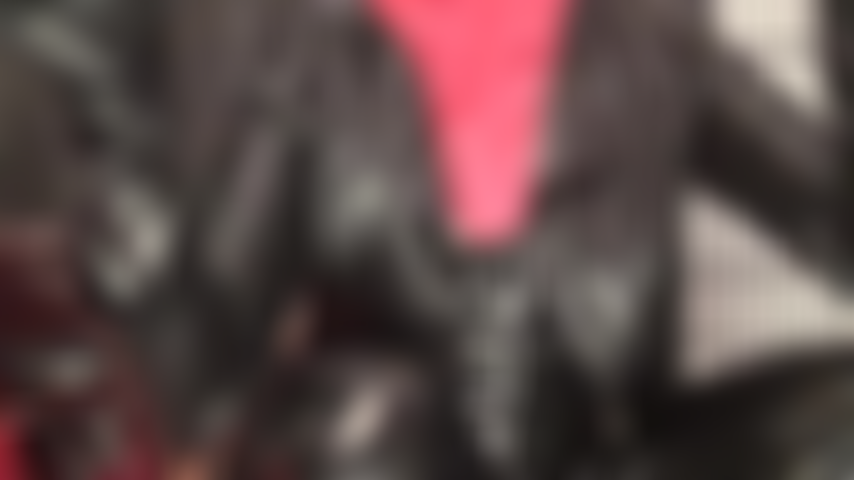 Laquelle de ces jolies culottes te plaît ? Qu'elle soit en dentelle sexy, en satin soyeux ou en pvc brillant, elles te semblent toutes si jolies, mon petit pantyboy.