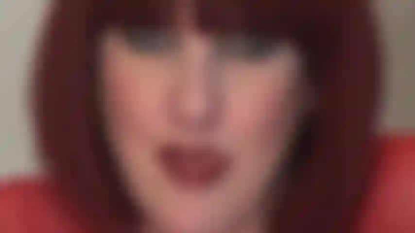 Des baisers sexy au rouge à lèvres rouge.